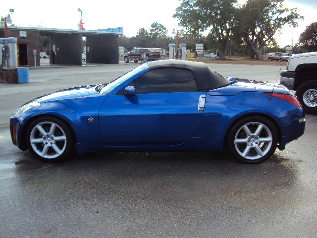 2004 Nissan 350Z 5dr 7-pass Van V6 LE FWD