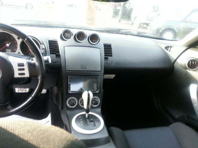 2004 Nissan 350Z 450H Sedan 4D