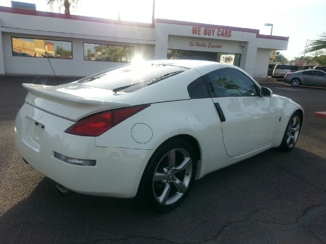 2004 Nissan 350Z 450H Sedan 4D