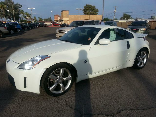 2004 Nissan 350Z 450H Sedan 4D