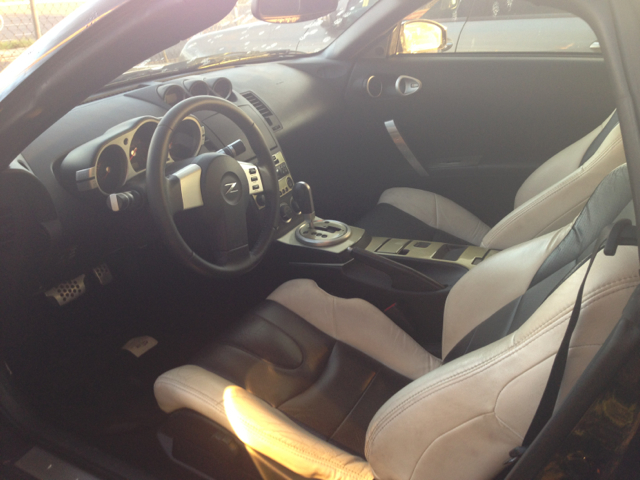 2004 Nissan 350Z 5dr 7-pass Van V6 LE FWD