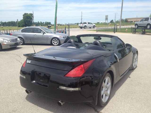 2004 Nissan 350Z 5dr 7-pass Van V6 LE FWD