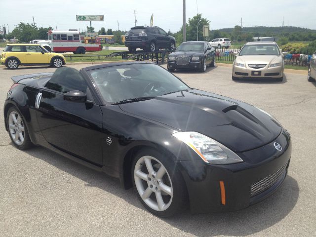 2004 Nissan 350Z 5dr 7-pass Van V6 LE FWD