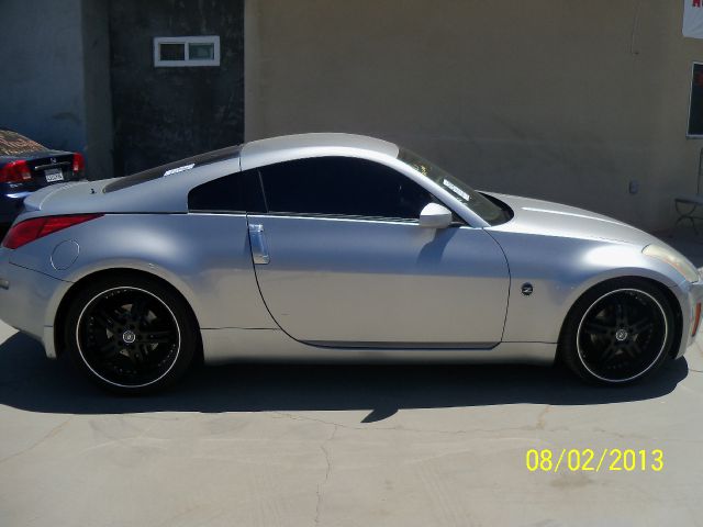 2004 Nissan 350Z 450H Sedan 4D