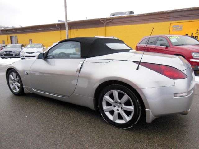 2004 Nissan 350Z 5dr 7-pass Van V6 LE FWD