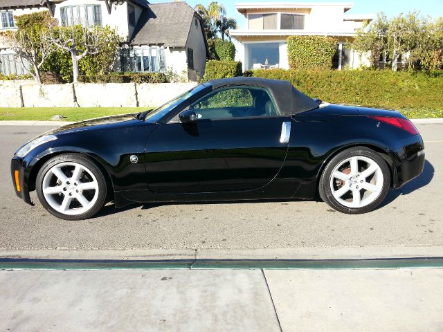 2004 Nissan 350Z 5dr 7-pass Van V6 LE FWD