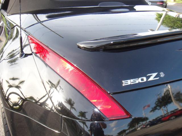 2004 Nissan 350Z 5DR 7-pass VAN I4 FWD