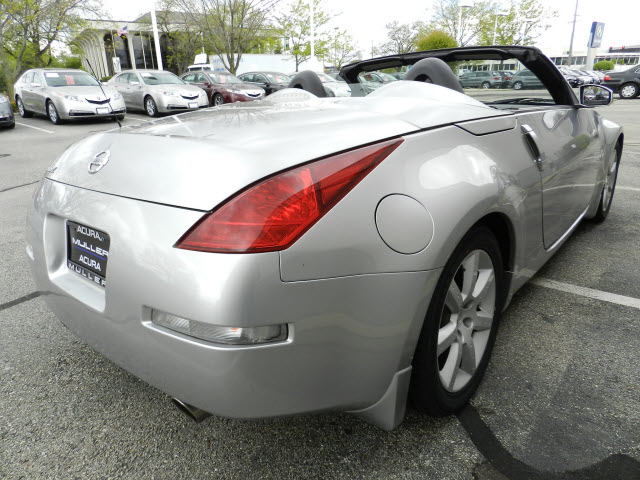 2004 Nissan 350Z 5DR 7-pass VAN I4 FWD