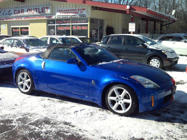 2004 Nissan 350Z 5dr 7-pass Van V6 LE FWD