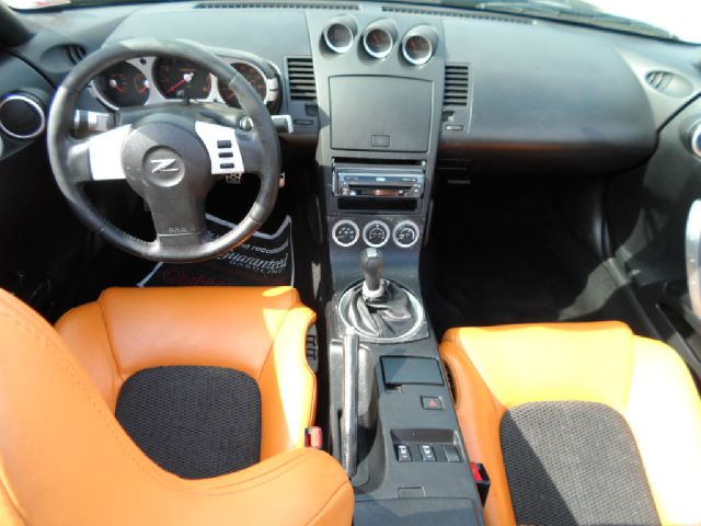 2004 Nissan 350Z Hatchback GS 5-spd