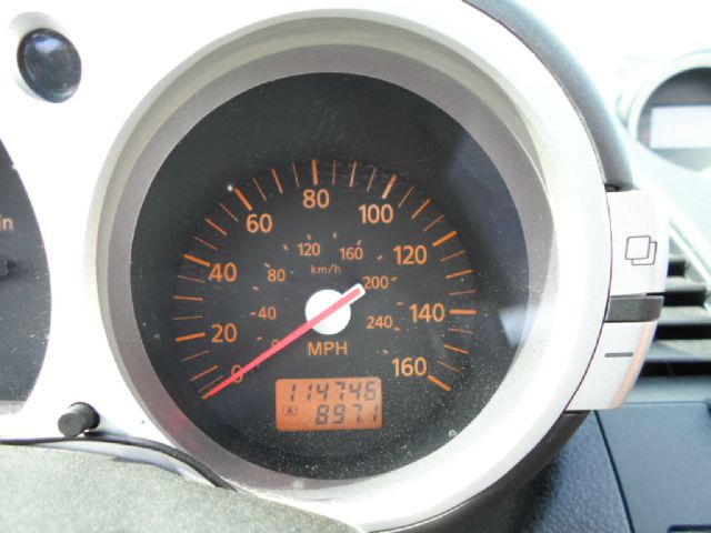 2004 Nissan 350Z Hatchback GS 5-spd