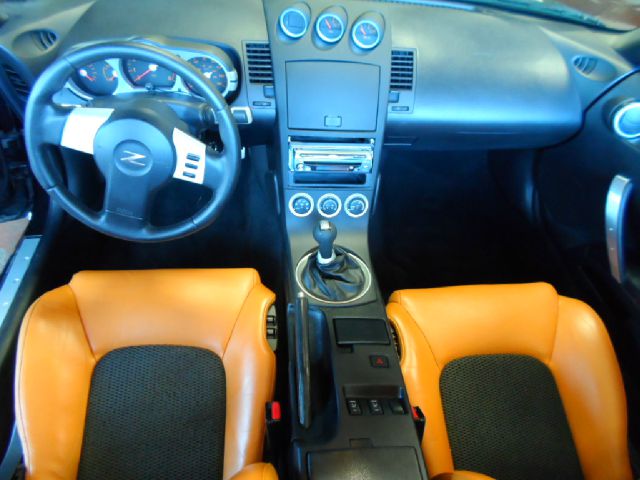2004 Nissan 350Z Hatchback GS 5-spd