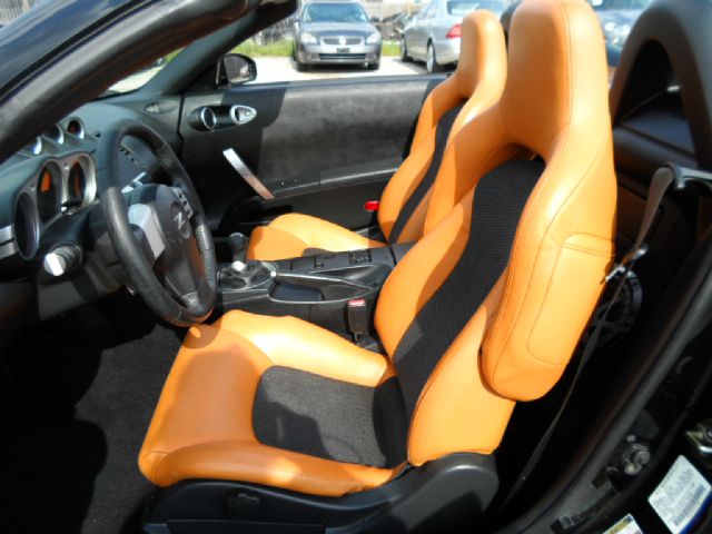 2004 Nissan 350Z Hatchback GS 5-spd