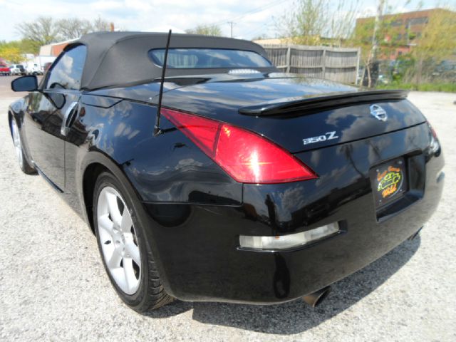 2004 Nissan 350Z Hatchback GS 5-spd