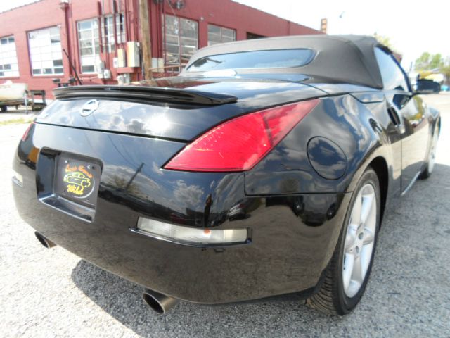 2004 Nissan 350Z Hatchback GS 5-spd