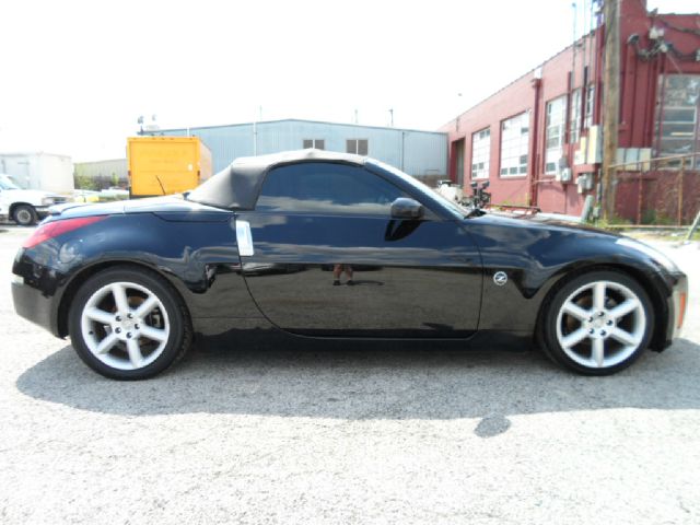 2004 Nissan 350Z Hatchback GS 5-spd
