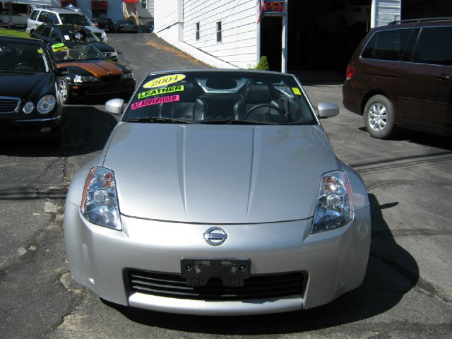 2004 Nissan 350Z 5dr 7-pass Van V6 LE FWD