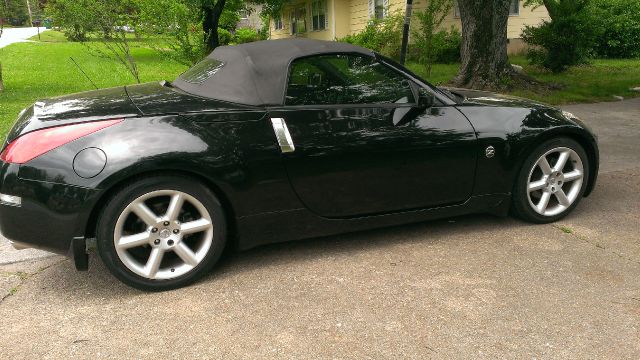 2004 Nissan 350Z 5dr 7-pass Van V6 LE FWD