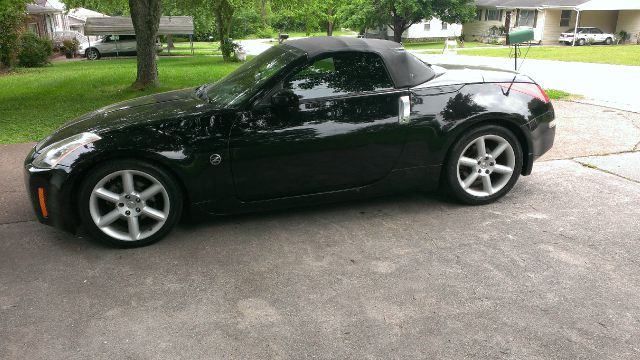 2004 Nissan 350Z 5dr 7-pass Van V6 LE FWD