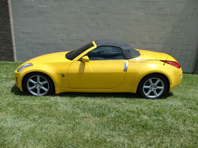 2005 Nissan 350Z 5dr 7-pass Van V6 LE FWD