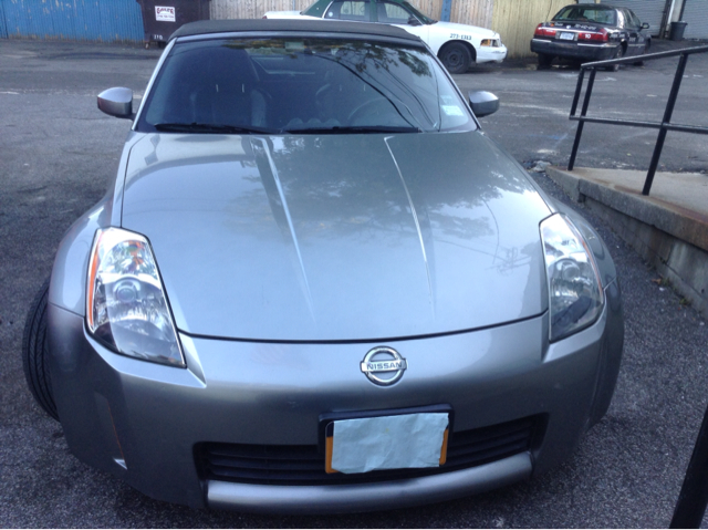 2005 Nissan 350Z 5dr 7-pass Van V6 LE FWD