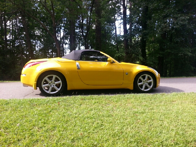 2005 Nissan 350Z 5dr 7-pass Van V6 LE FWD