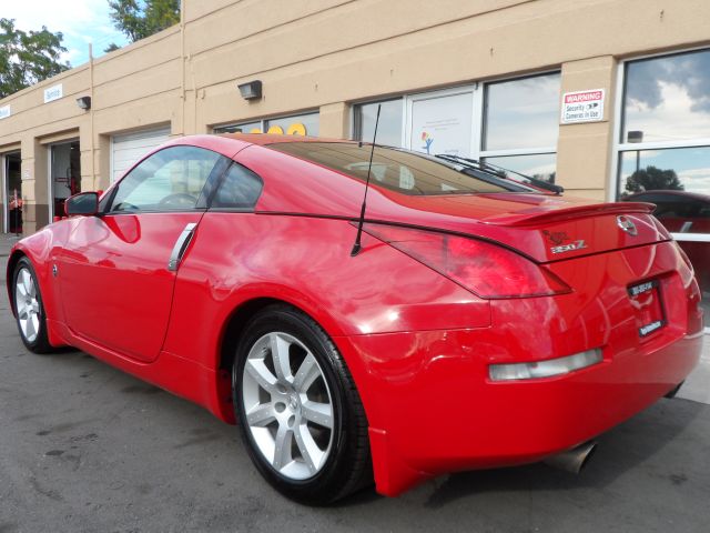 2005 Nissan 350Z Standard 4X4 Hardtop