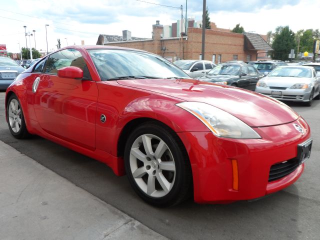 2005 Nissan 350Z Standard 4X4 Hardtop
