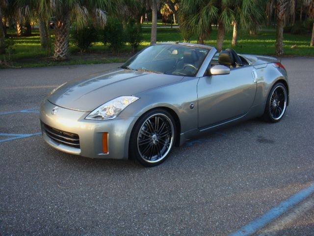 2006 Nissan 350Z 5dr 7-pass Van V6 LE FWD