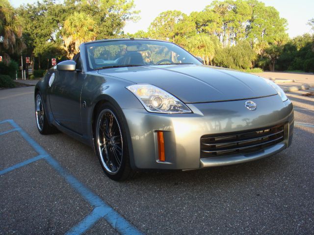 2006 Nissan 350Z 5dr 7-pass Van V6 LE FWD