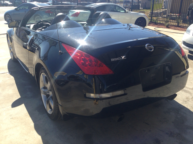 2006 Nissan 350Z 5dr 7-pass Van V6 LE FWD