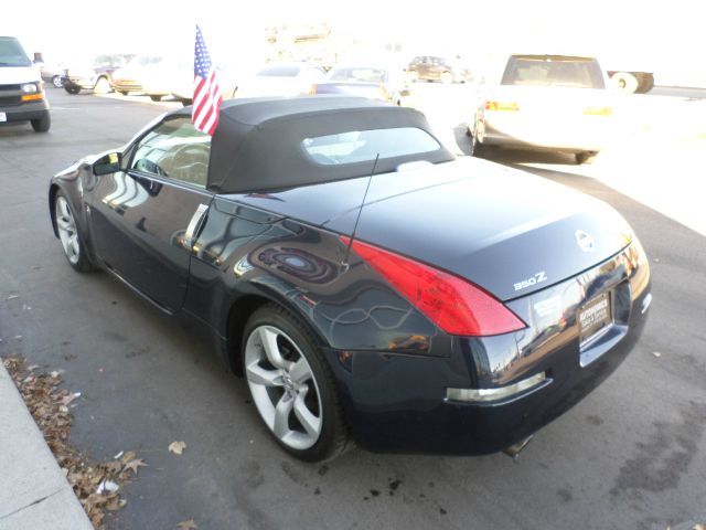 2007 Nissan 350Z 5dr 7-pass Van V6 LE FWD