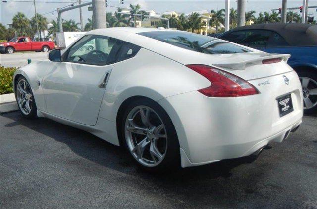 2012 Nissan 370Z 5DR 7-pass VAN I4 FWD