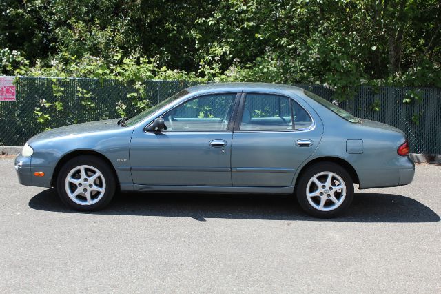 1994 Nissan Altima W/nav.sys