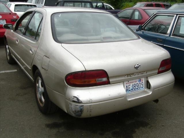 1994 Nissan Altima 3.2 Quattro S-line AWD Sedan