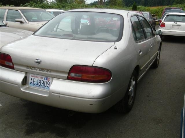 1994 Nissan Altima 3.2 Quattro S-line AWD Sedan