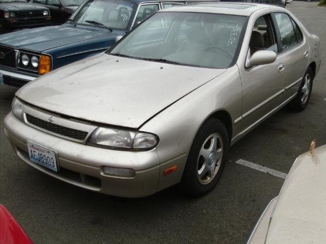 1994 Nissan Altima 3.2 Quattro S-line AWD Sedan