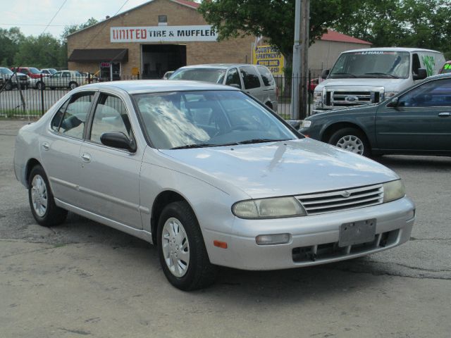 1995 Nissan Altima G2500 Van