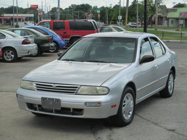 1995 Nissan Altima G2500 Van