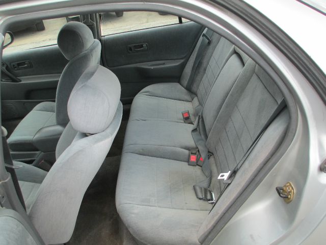 1995 Nissan Altima G2500 Van