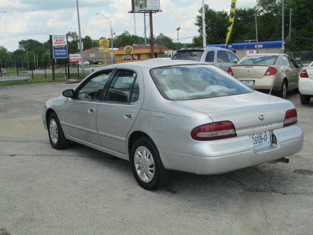 1995 Nissan Altima G2500 Van