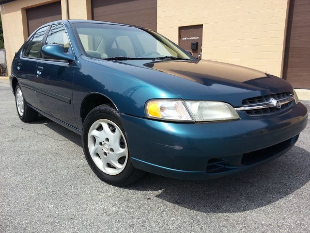 1998 Nissan Altima FWD SLT