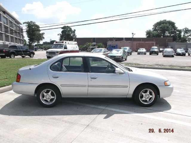 1998 Nissan Altima LS Silverado 4x2