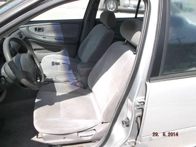 1998 Nissan Altima LS Silverado 4x2