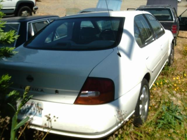 1999 Nissan Altima Unlimited Sahara Sport Utility