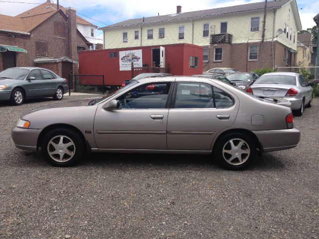 1999 Nissan Altima SE