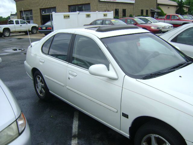 1999 Nissan Altima SE
