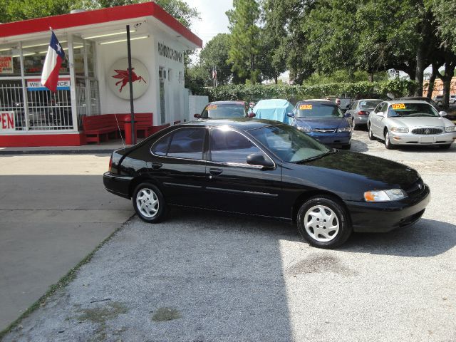 1999 Nissan Altima SE