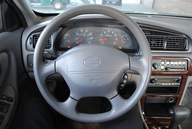 2001 Nissan Altima 4dr Sdn V6 Auto SE