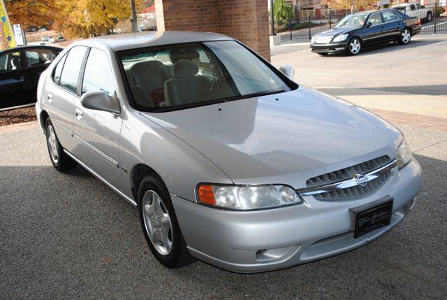 2001 Nissan Altima 4dr Sdn V6 Auto SE